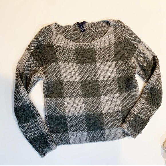 GAP Sweaters - The Gap checkered sweater size small